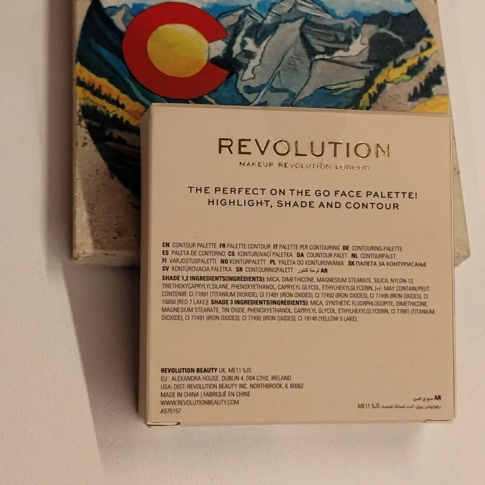 Makeup Revolution Contour Powder Compact - Light